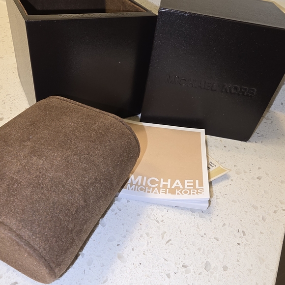 Michael Kors Brown Watch Box - Picture 3 of 5